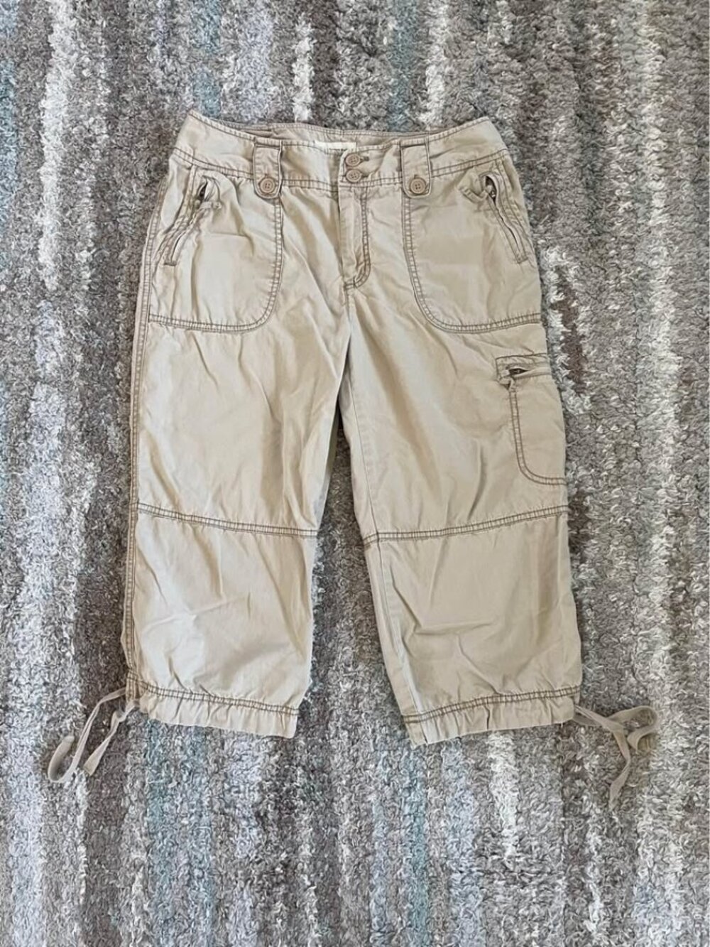 St John’s Bay Women's Size 10 Beige Light Tan Capris Pants